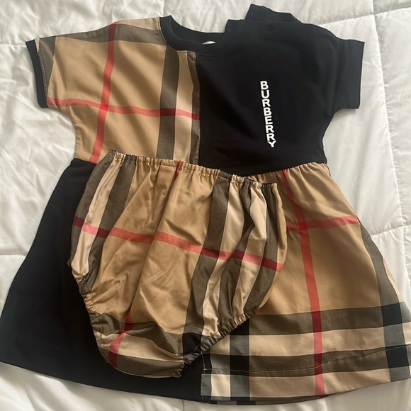 Burberry baby dress set